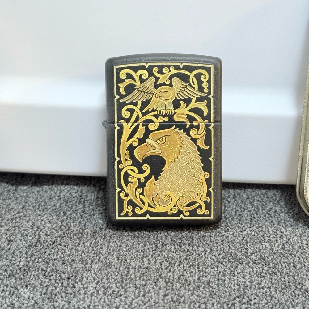 Zippo Lighter Toledo Fierce Guardian with 18ct Gold Leaf Inlay - Picture 4 of 8